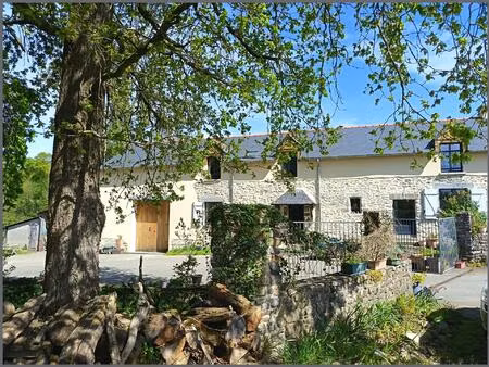 longère en pierre de 173 m 2   avec gîte rénové et une dépendance  sur un terrain de 4000 