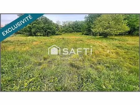 en exclusivite ! terrain borné et viabilisé de 1266 m² - hors lotissement - exposition sud