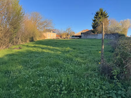 beau terrain à bâtir en centre bourg