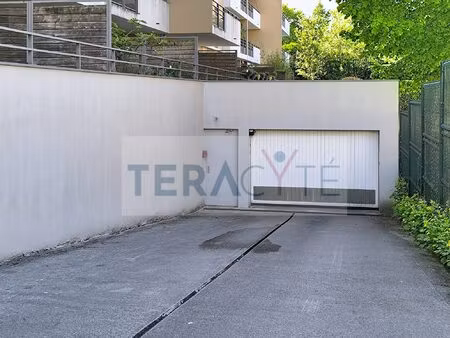 garage souterrain-proche gare sncf