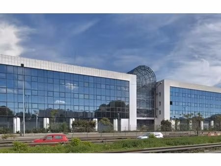 location local d'activités 500 m² à 17 123 m²