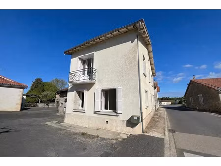 vente maison 5 pièces 104 m² à confolens (16500)  56 000 €