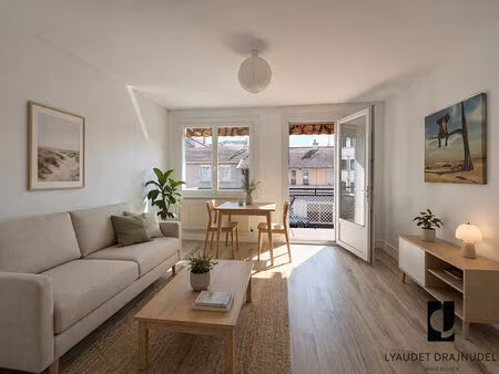 appartement centre ville de roanne 3 pièces 57 m2 - stationnement et balcon