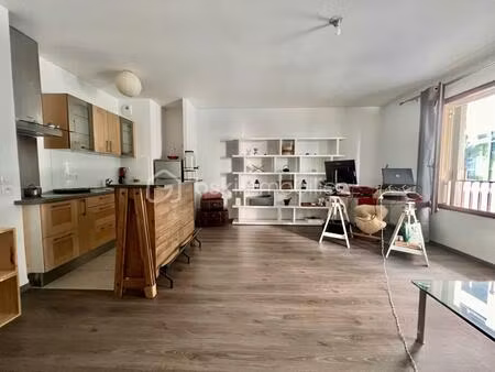 t2 de 49 m2 en rdc lumineux et calme - rue de la barbacane - saint-denis