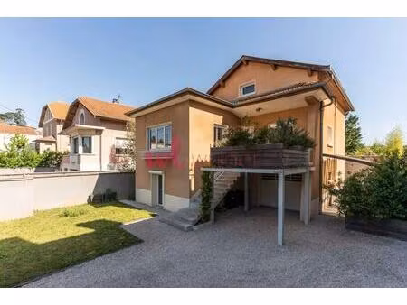 maison familiale pleine de charme en plein cœur de champagne-au-mont-d’or