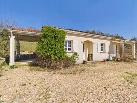 maison de plain-pied lumineuse avec jardin  proche du centre de javerlhac