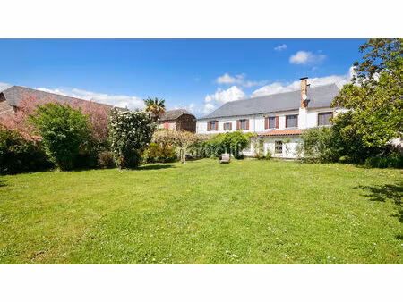 propriété d'exception montirat 8 pièce(s) 282 m2