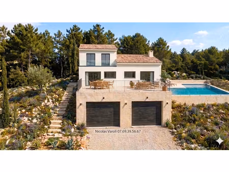 maison nans les pins