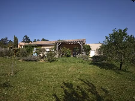 belle villa plain pied sur un beau terrain
