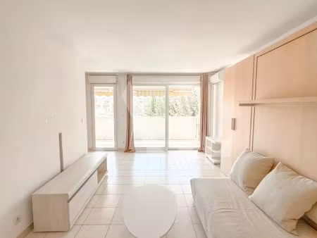 dernier étage - proche des plages