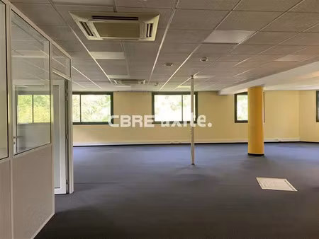 location bureau mery 490 m²