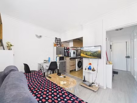 appartement 2 pièces – 14ème et dernier étage – vue déga