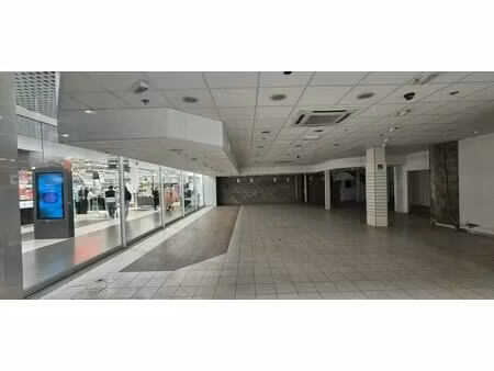 location commerce 55 m² à 576 m²
