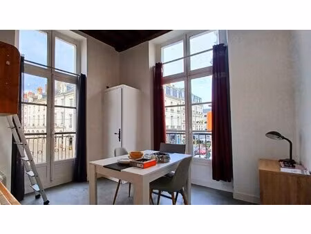 studio meublé au pied du tram