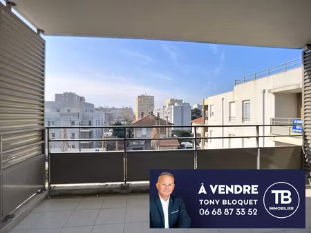 st priest - dernier etage - terrasse - 3 places de parking en sous-sol