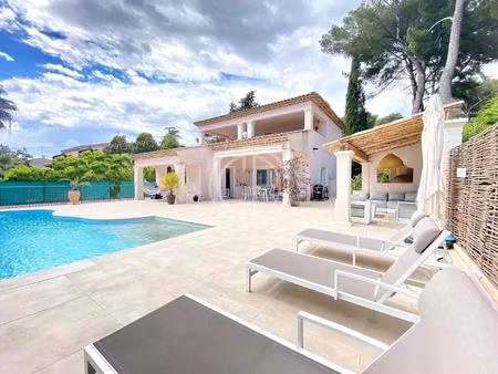 belle villa provencale - commerces à pieds