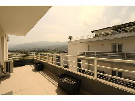 bastia - t2 récent meublé