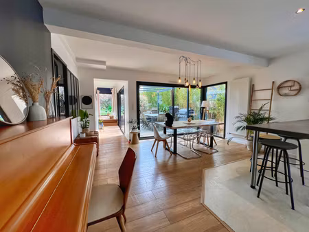 maison contemporaine dans le centre de melesse
