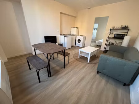 libre le ..maintenant mt loyer :420 mt des charges :30