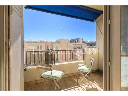 appartement t3 traversant – balcon – etage élevé – proche place castellane