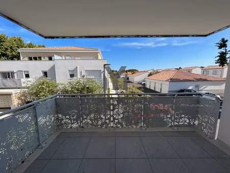 tres beau t2 avec terrasse et place de parking privative