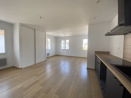 location appartement 1 pièce 42m² uhart cize 64220