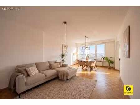 lichtrijk 2 slaapkamer app + parking