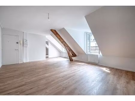 paris 8-dernier étage avec ascenseur à deux pas de l'elysée-63m2 au sol-appartement rénové