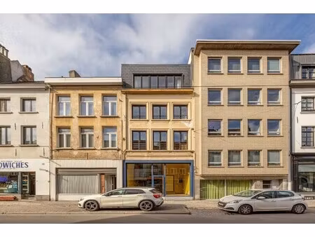 veelzijdig opbrengsteigendom met aparte woongelegeheid en buitenruimte op a-locatie te ant