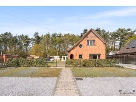 vrijstaande woning met modern bijgebouw en renovatiepotentieel in groen beverlo