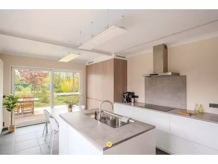 hob met praktijkruimte  4 slaapkamers  garage en zonnige tuin