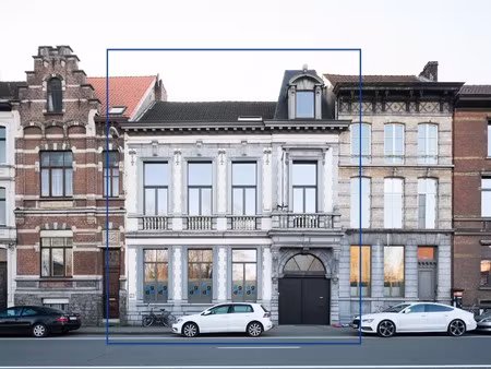 neoclassicistisch herenhuis (438 m²) met een zuidwest gerichte tuin