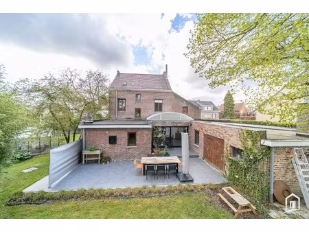 instapklare gezinswoning op centrale locatie met ruim terras en leuke tuin