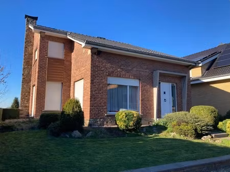 charmante lichtrijke woning (251m²) met 4 slaapkamers op een uitstekende locatie te buizin