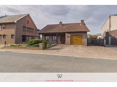 vrijstaande woning op wandelafstand van het centrum van maaseik