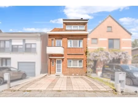 instapklare gezinswoning met ruimte  comfort en een prachtige tuin in mol