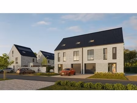 halfopen bebouwing met 3 slpk’s en garage