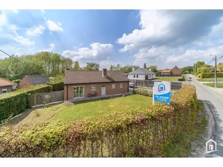 instapklare gezinswoning op centrale locatie te ronse!