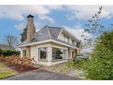 prachtig vernieuwde villa op een rustige ligging in genk