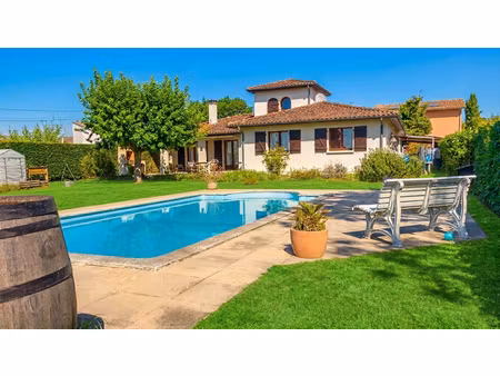 maison le taillan medoc 154 m2 sur 1000m² de jardin et piscine