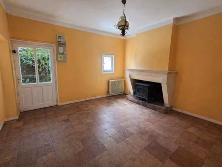 maison de plain-pied au coeur du bourg avec grande remise de 51 m² aménageable  garage et 