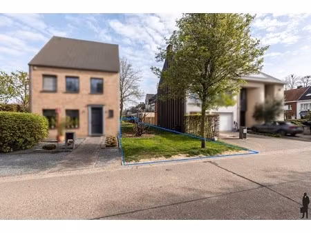 een mooie bouwgrond voor een rijwoning in een rustige woonwijk  vlakbij het centrum!