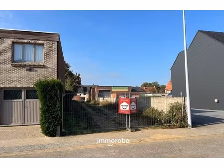 te koop: bouwgrond (497m²) voor gesloten bebouwing (met uitweg) op topligging  centrum des