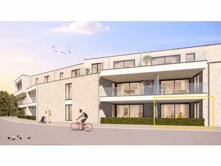 gelijkvloers appartement (121 m²) met 2 slpk  2 overdekte terrassen en ruime tuin.