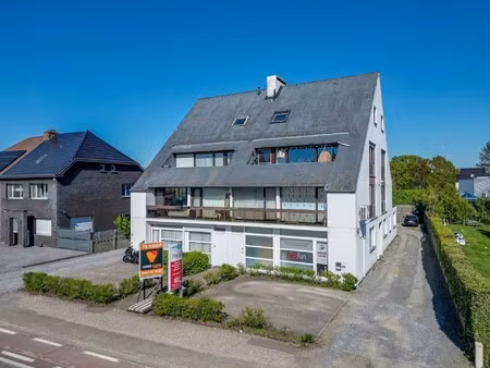 duplex appartement met drie slaapkamers  terras en autostaanplaats