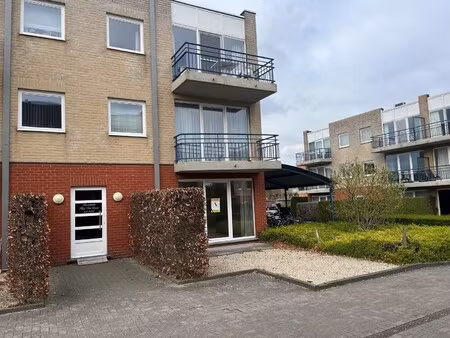 gelijkvloersappartement met tuintje en garage