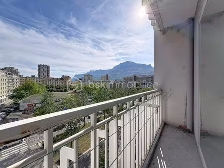 appartement de 66 04 m² à grenoble