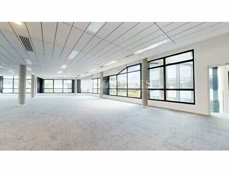 location bureaux 410 m² à 2 210 m²