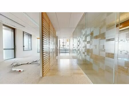location bureaux 250 m² à 1 136 m²