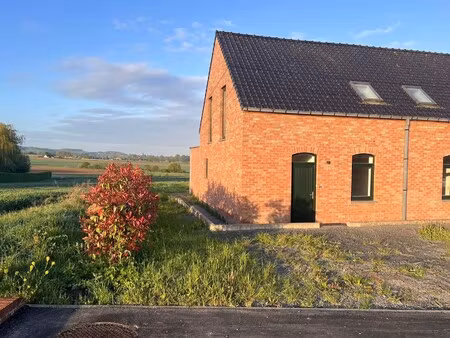 landelijk gelegen comfortabele halfopen woning